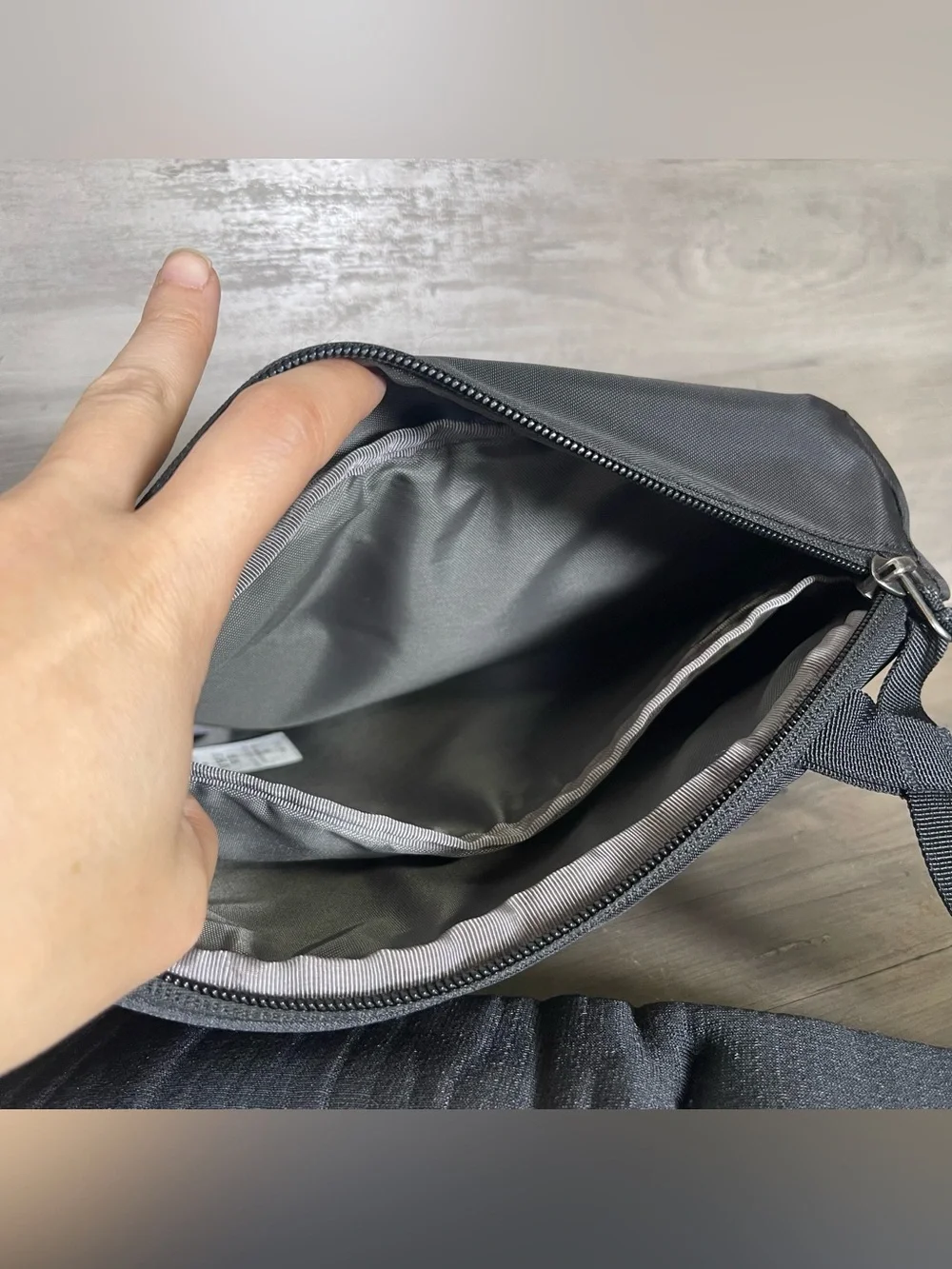 Patagonia Black Atom Sling Bag 8L Mini Padded Pocket Backpack Travel Hiking
